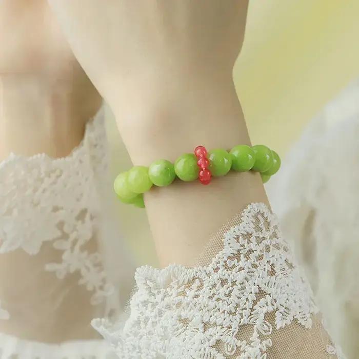 Bracelet avec capuchon de lait de raisin vert