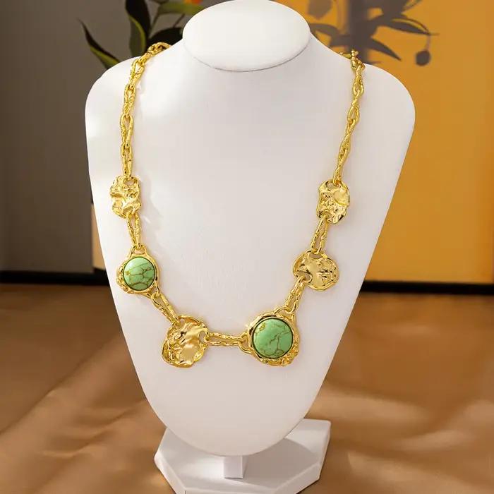 Boucles d'oreilles, collier