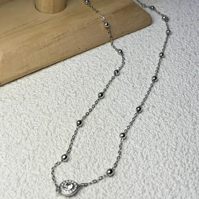Boucles d'oreilles en forme de larme finement serties de pierres précieuses blanches grises rouges violettes noires ouvertes à offrir pour femme occasions spéciales