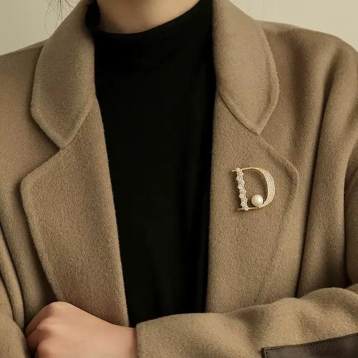 Bijoux de luxe en Zircon plaqué or 14K, nouveau Design coréen, perle de luxe, broche lettre D, accessoires élégants pour le travail quotidien des femmes