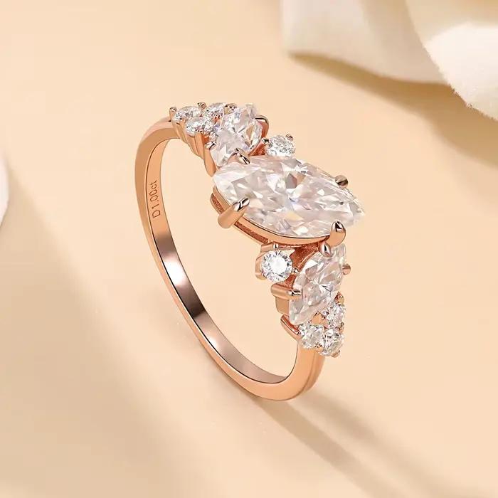 Bague Statement Asymétrique LinkerLove en Argent 925 Plaqué Or Rose avec Moissanite Marquise et Grappe de Pierres Multiples