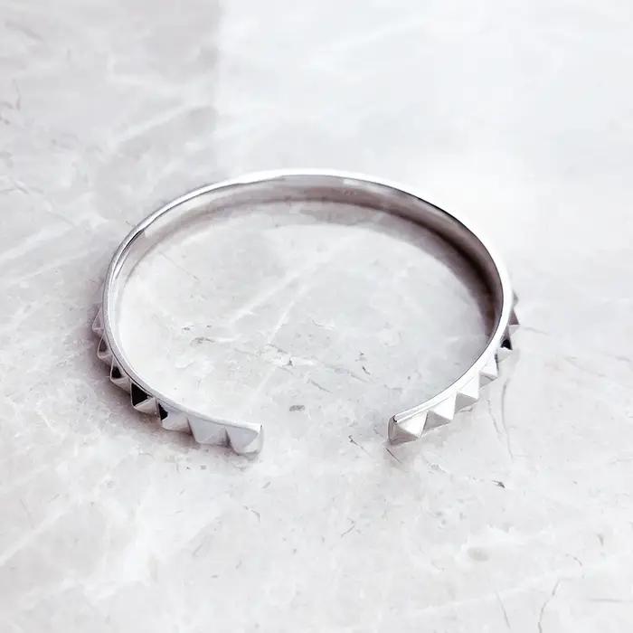 Bracelet goujons Punk cadeau flambant neuf bijoux de mode pour les femmes