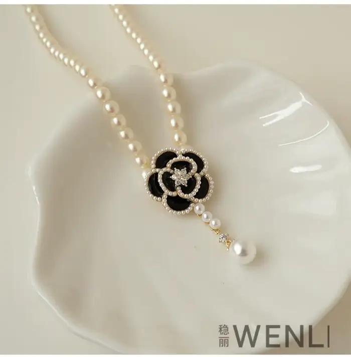 Collier classique avec pendentif en forme de fleur de camélia pour femmes
