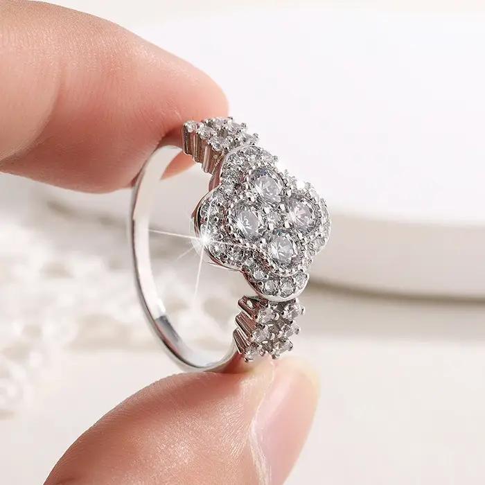 Bague classique en diamant plaqué or blanc 18 carats pour femmes