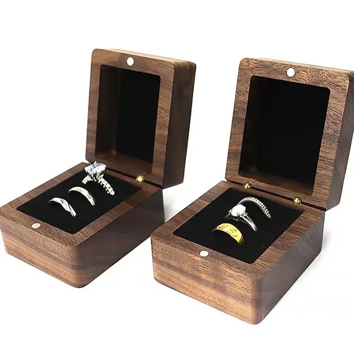 Boîte de rangement en bois pour ensemble de bagues de fiançailles, avec trois emplacements pour cartes, couvercle rabattable et fermeture magnétique, boîte à bijoux, boîte cadeau rétro pour fête d'ann