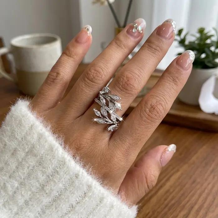 Bague en cuivre avec motif feuilles entrelacées et zircone cubique noire pour femmes occasions spéciales romantique et naturel