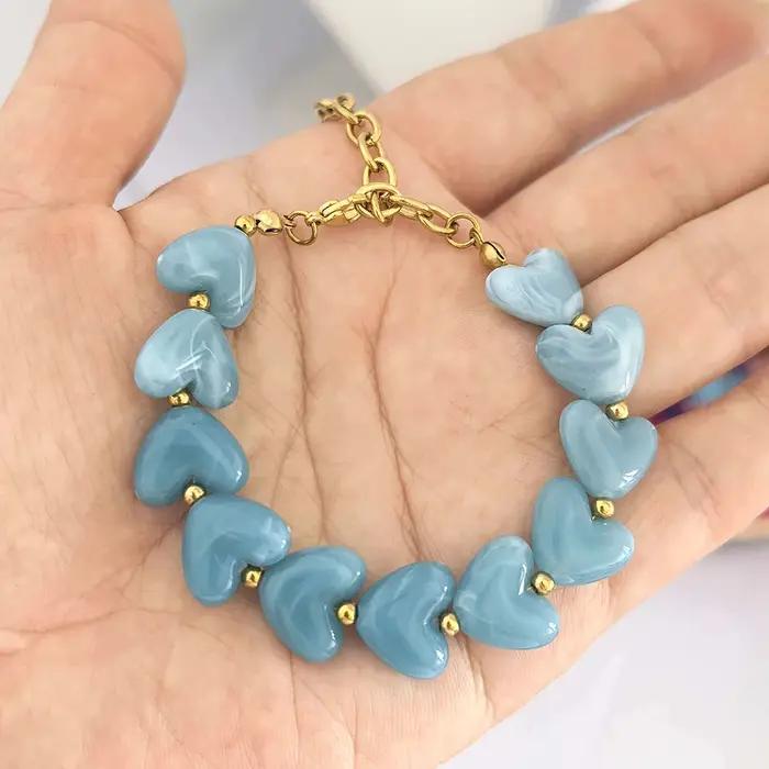 Bracelet Cœur Femme Perles Résine Acrylique Chaîne Déclaration d'Amour Beige Acier Inoxydable Étanche Couleur Or PVD Vente en Gros