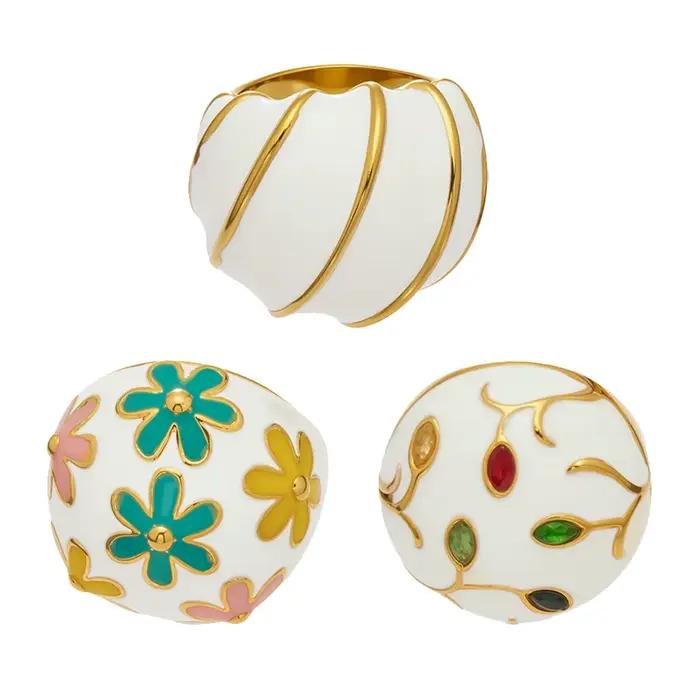 Bague en acier inoxydable 316L sertie de zirconium blanc et ornée de fleurs en nacre émaillée pour femmes occassions spéciales et style vendange