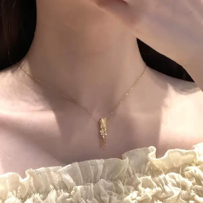 Collier d'étoiles scintillantes en plaquage d'argent serti de zirconium pour femmes occasions spéciales anniversaire mariage soirée de gala