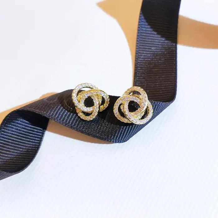 Boucles d'oreilles en or 18 carats flocon de neige pour femmes romantiques et féeriques occasions spéciales engagement