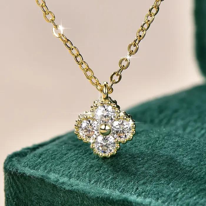 Collier en moissanite Rrjzz Lucky Clover D-Color pour femme, bijou en or plaqué 14 carats avec pendentif fleur à quatre feuilles, cadeau romantique pour les occasions spéciales