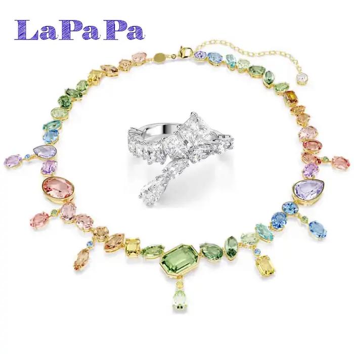 Nouvel ensemble de bijoux fins pour femmes, original, avec un mélange de plusieurs couleurs créant un collier, des boucles d'oreilles, un bracelet et une bague en cristal vibrant