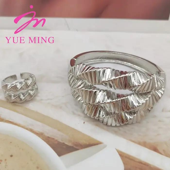 Ensemble de bijoux plaqué or pour femmes, bracelet à breloques, bague élégante, cadeau pour mariage, occasions spéciales et professionnels