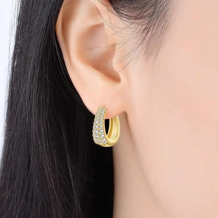 Boucles d'oreilles créoles dorées PANPOKI pour femmes élégantes occasions spéciales cadeaux d'anniversaire minimalistes et sophistiquées