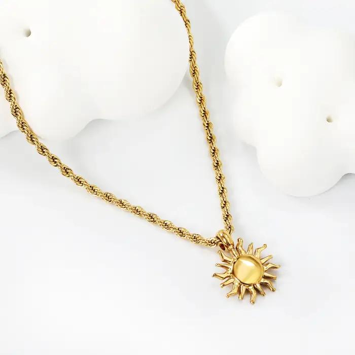 Collier pendentif soleil en acier inoxydable