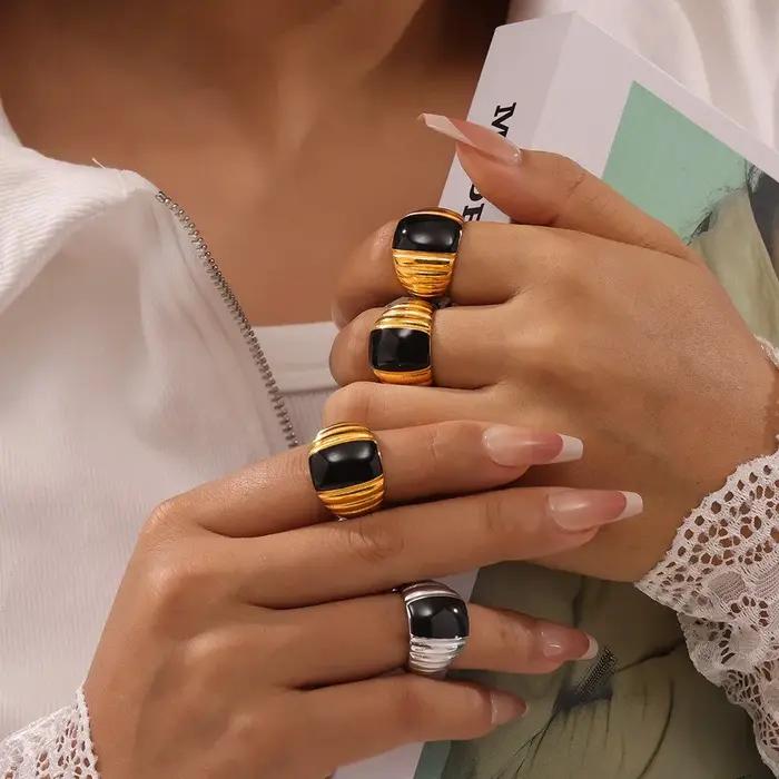 Bague en émail noir de style gothique pour femmes