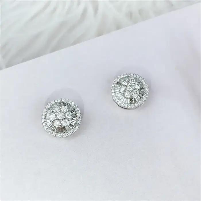 Boucles d'oreilles à breloques en or 18 carats avec diamant de laboratoire