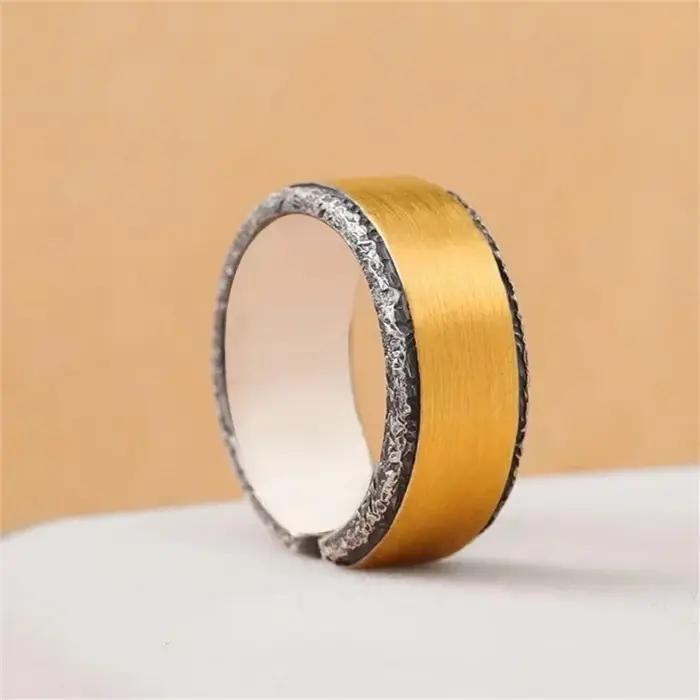 Bague dorée vintage réglable pour hommes style moderne bijou élégant pour occasions spéciales tenue chic soirée événement partie