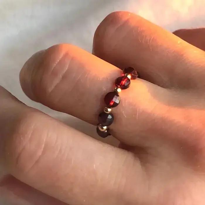 Bague de perles d'eau douce en perles de grenat