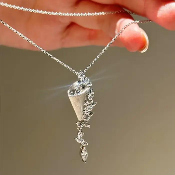 Collier en moissanite taille marquise/ronde