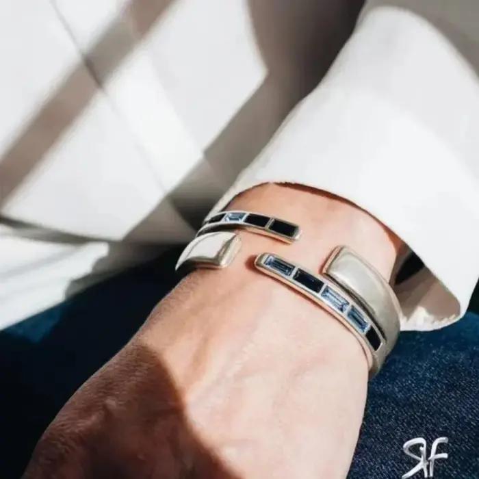 Nouveau Bracelet Ouvert en Cristal Éblouissant et Magnifique