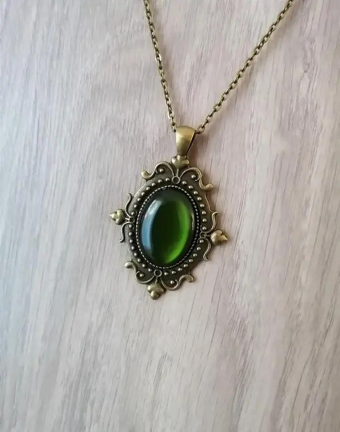 Collier ovale en opale verte avec motif Victoria néo-gothique pour femmes et hommes bijoux gothiques rétro occasions spéciales