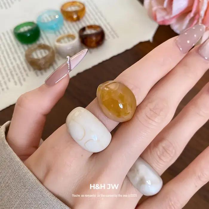 Ensemble de 3 bagues rondes en résine minimalistes et élégantes pour femmes, polyvalentes pour toutes les occasions, idéales pour compléter votre collection ou offrir comme cadeau