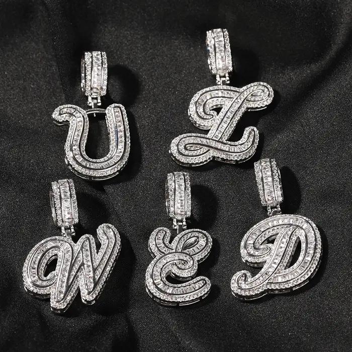 UWIN – collier avec pendentif en lettres initiales
