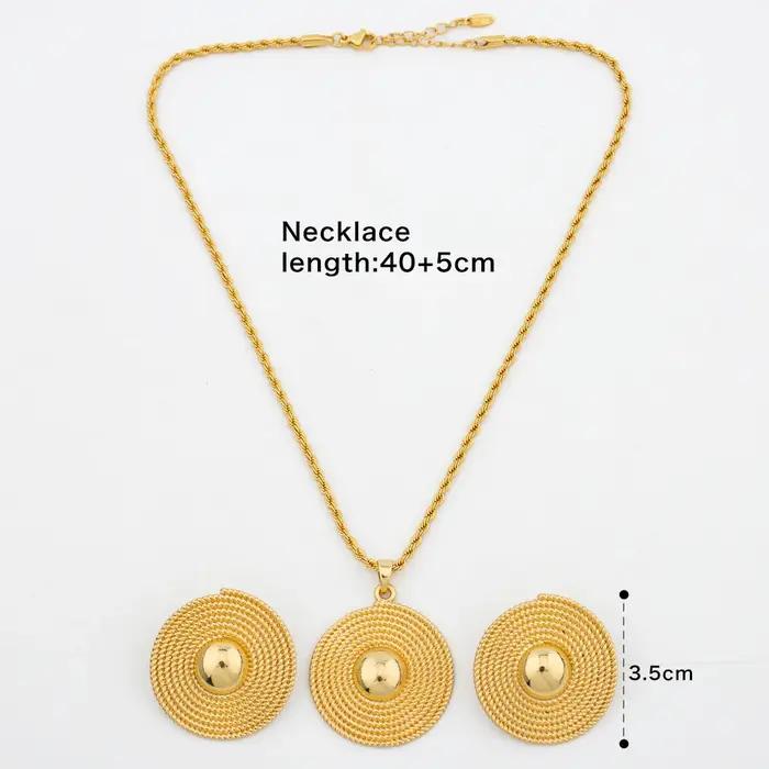 Ensemble de bijoux africains perles rondes et motifs géométriques plaqués or collier et boucles d'oreilles pour femmes occasions spéciales