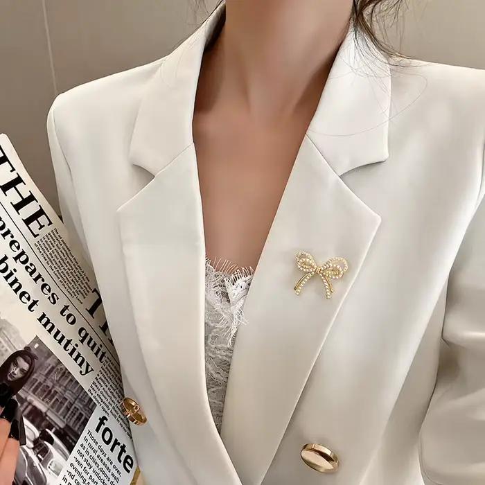 Broche de luxe légère et élégante en forme de nœud papillon en Zircon