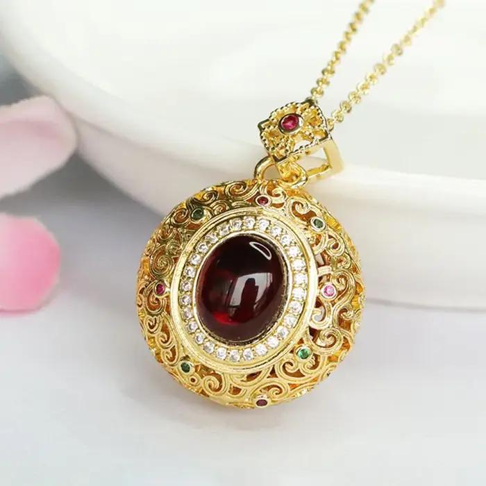 Collier pendentif en ambre de sang forme géométrique pierres semi-précieuses plaquées cuivre bijou homme femme vintage occassions spéciales