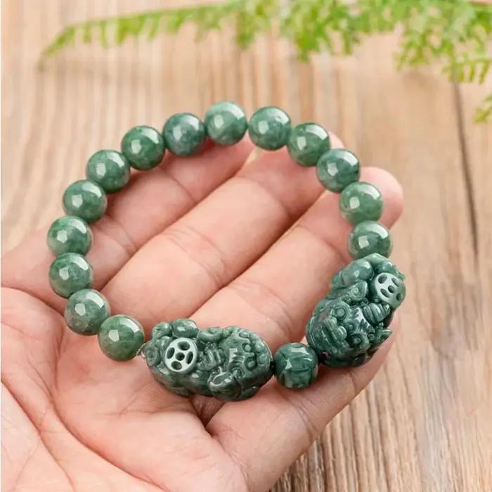 Bijou en jadéite naturelle sculptée pour femme