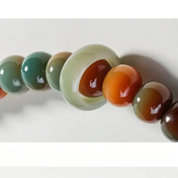 108 Bracelets Bodhi hommes femmes tenant des perles
