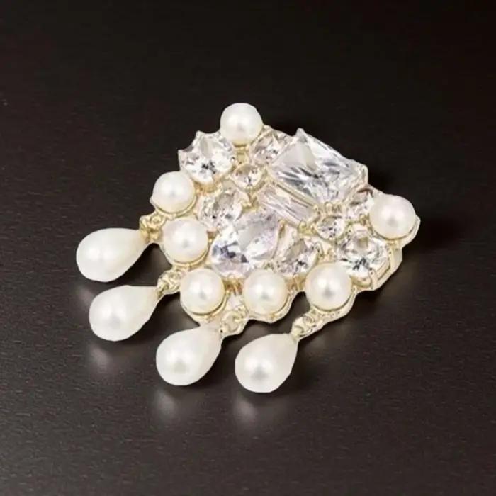Broche incrustée de perles de strass scintillants de luxe à la mode