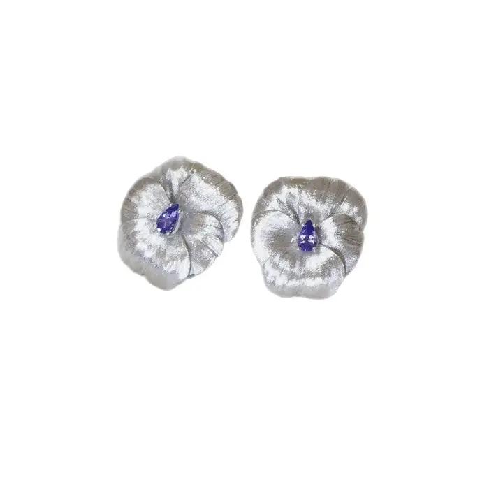 Boucles d'oreilles pour femmes avec pierres florales incrustées design français unique sensation de luxe élégants et modernes pour toutes les occasions