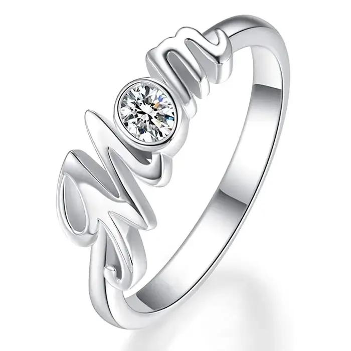 Bague en laiton sertie de zircon cubique en forme de maman pour célébrer la maternité et les occasions spéciales pour femme