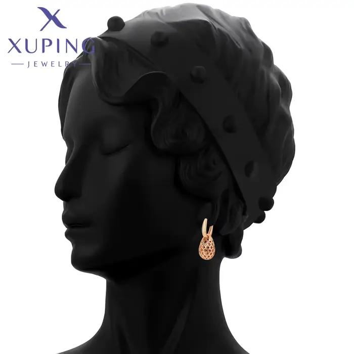 Boucles d'oreilles créoles dorées classiques pour femmes occasions spéciales élégantes et tendance à offrir pour écolières et soirées
