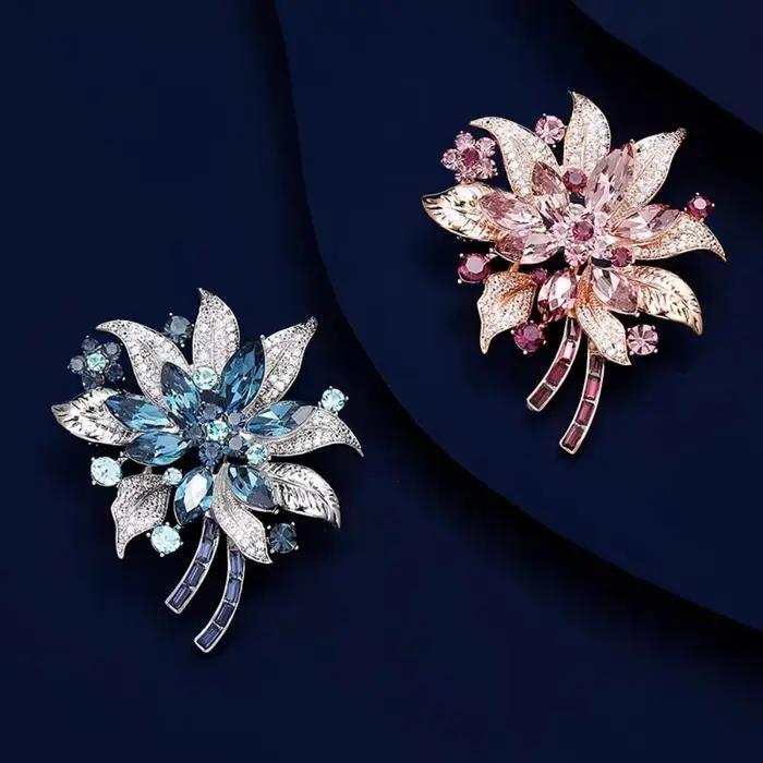 Broche de fleur incrustée de strass de luxe à la mode