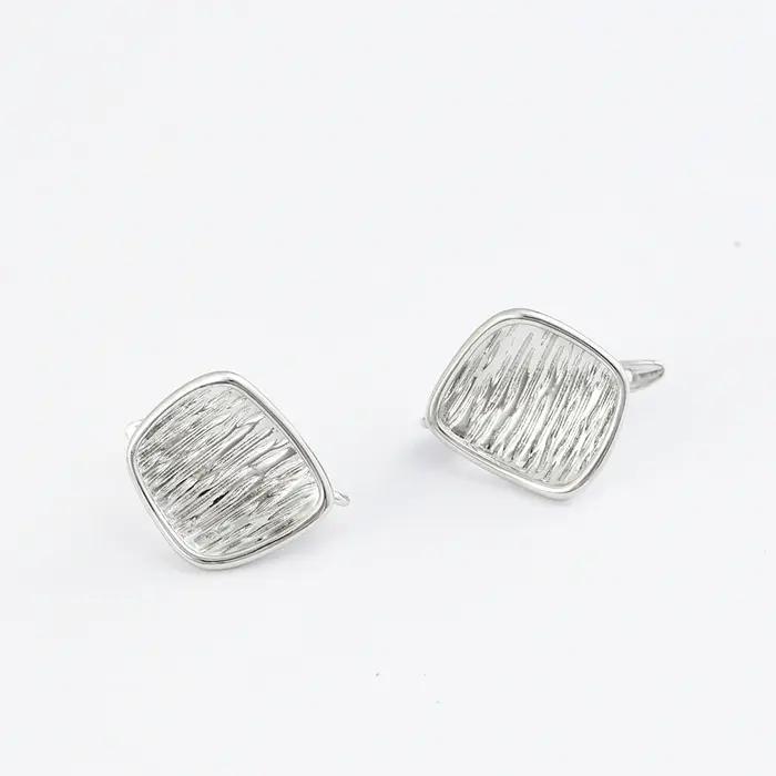 1 paire de crochets de boucles d'oreilles plaqués or 18 carats