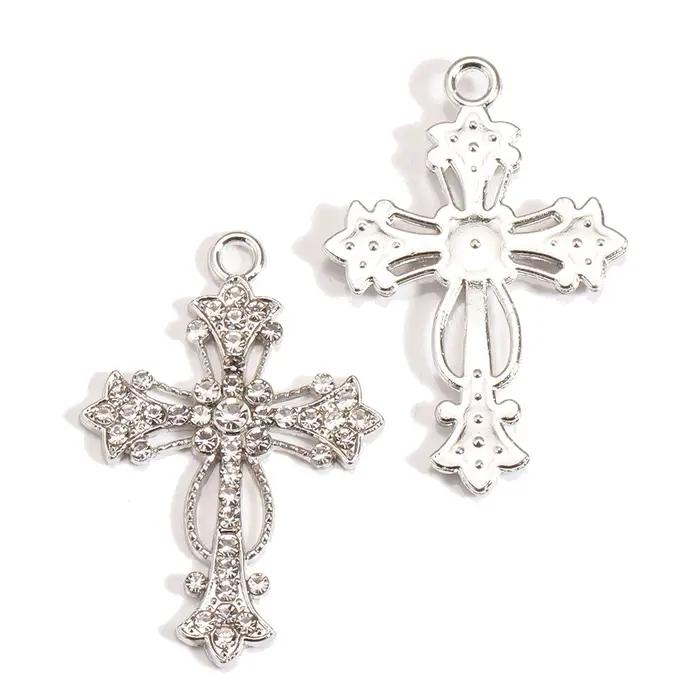 Breloques en forme de croix dorées pour bijoux et accessoires de mode chrétienne élégants pour femmes et occasions spéciales