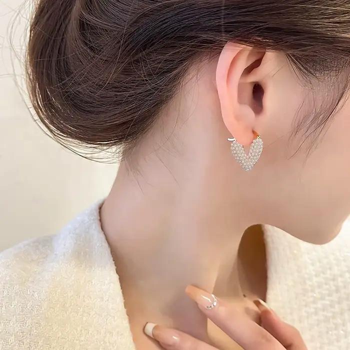 Lumière de luxe Unique nouveau Design amour lmitation perle boucles d'oreilles coeur cerceau boucle d'oreille pour les femmes de mariage bal métal bijoux mode Jewe