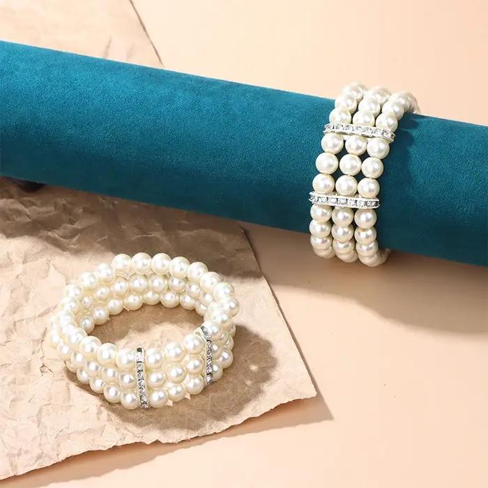 Bracelet élastique en perles de verre simulées pour femmes bracelet multicouches bijoux fantaisie trois couches occasions spéciales cadeau pour amie collègue ou soi-même