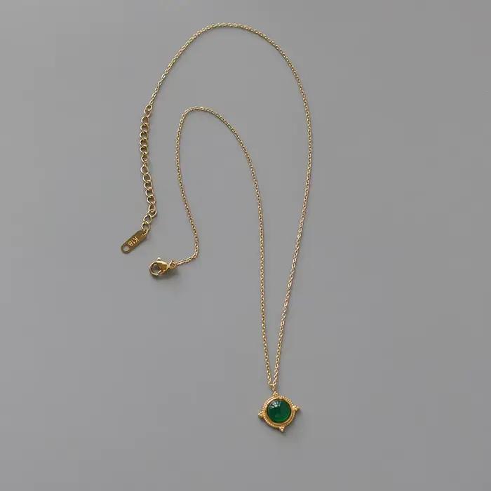 Amaiyllis-Collier en or 18 carats avec pierre d'agate verte vintage