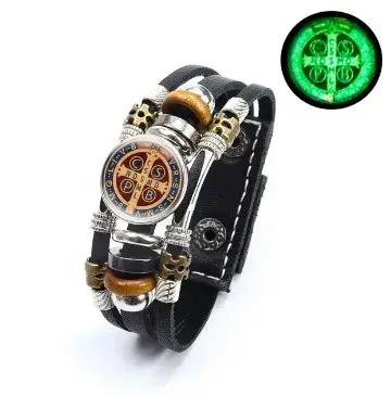 Bracelet en cuir multicouche avec médaillon Saint Benoît Shoous, verre bombé, bouton pression réglab