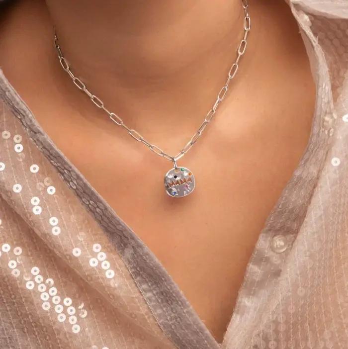 Collier MAMA Fête des Mères Pendentif Gardien Circulaire Irrégulier Nouvelle Mode en Acier Inoxydable Accessoire Cadeau Occasions Spéciales