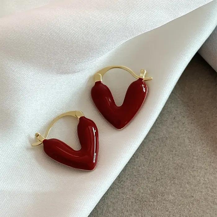 Boucles d'oreilles pendantes en forme de cœur en émail rouge vin romantique français, bijoux à la mo