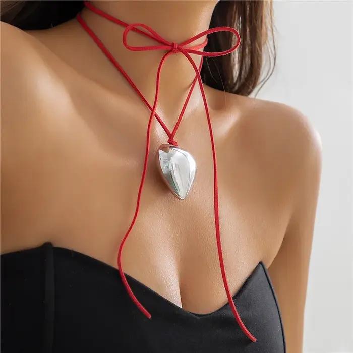 Collier pendentif coeur d'amour en velours noir pour femme