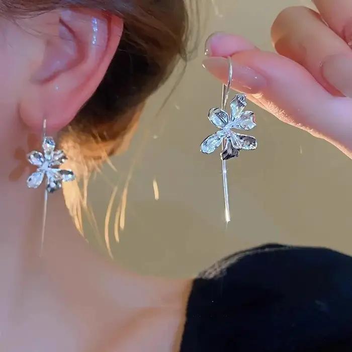 Boucles d'oreilles à fleurs dorées pour femmes