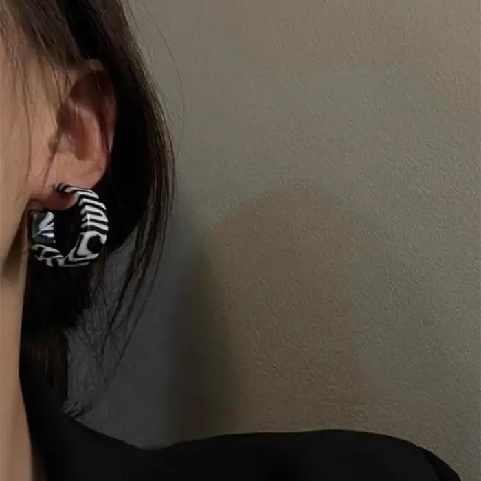 Boucles d'oreilles en acrylique à motif zèbre exagéré pour femmes