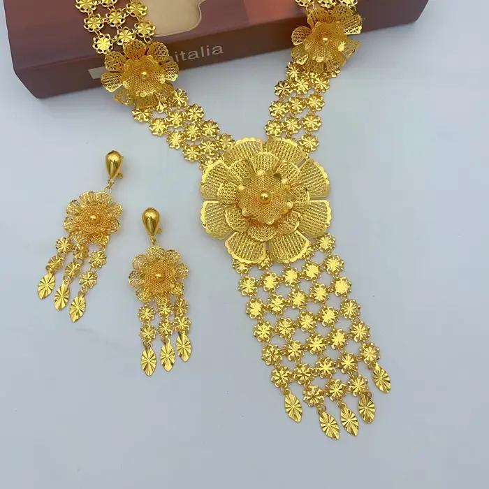 Parure de bijoux de luxe indienne couleur or 24 carats avec collier long à fleurs et boucles d'oreilles pour mariée